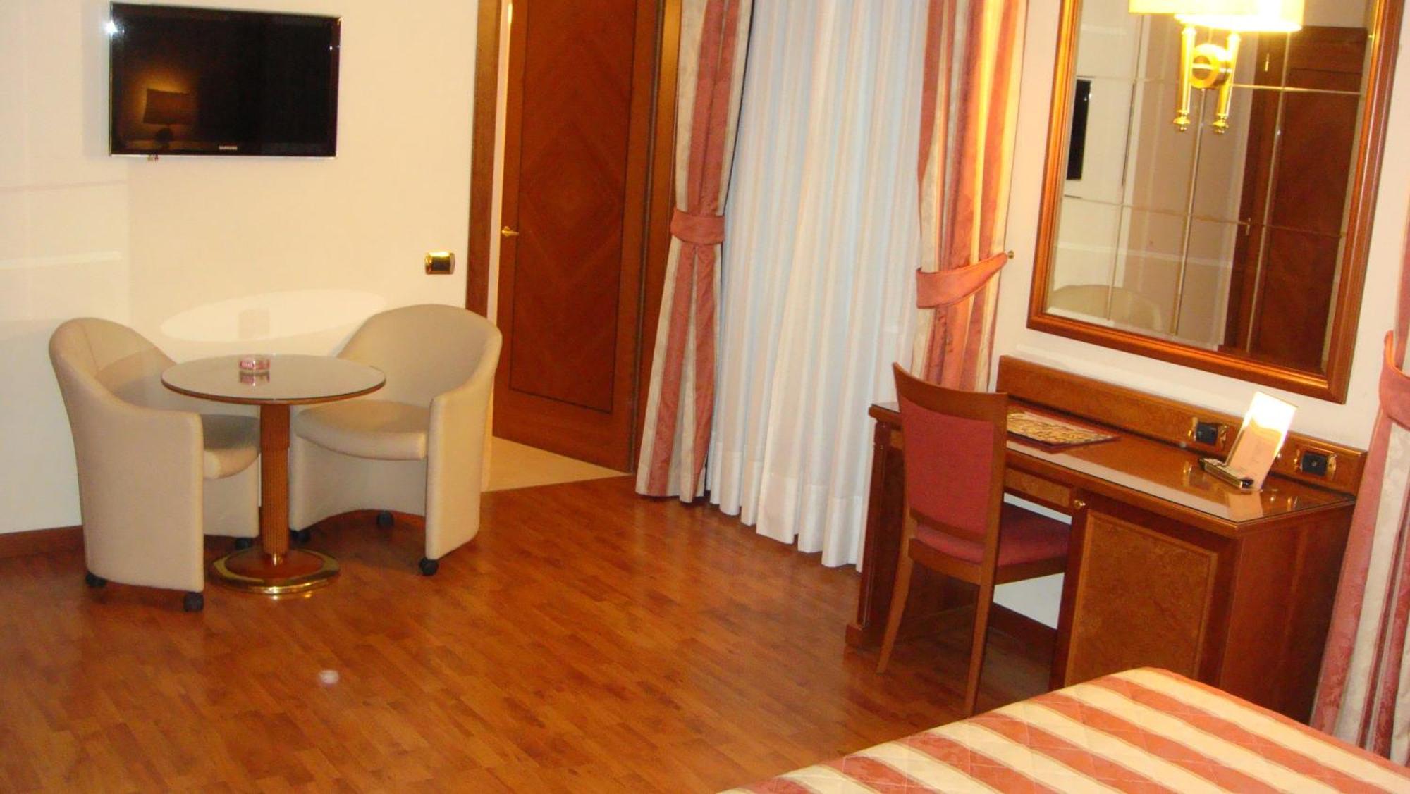 Albergo Corona Domodossola Bagian luar foto