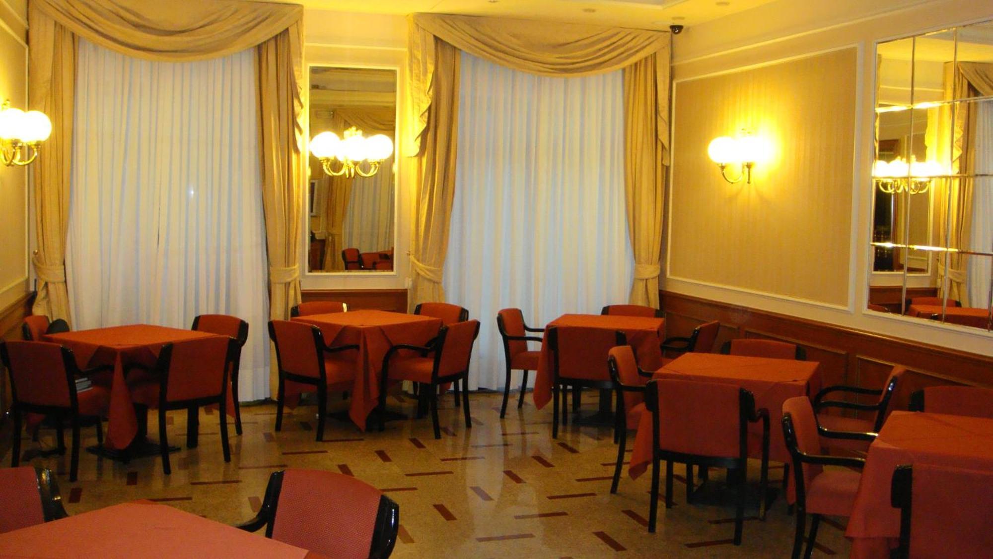 Albergo Corona Domodossola Bagian luar foto