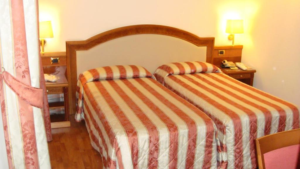 Albergo Corona Domodossola Ruang foto